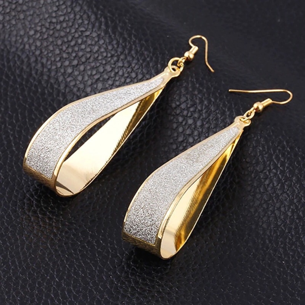 Earring - Picture 2 of 2